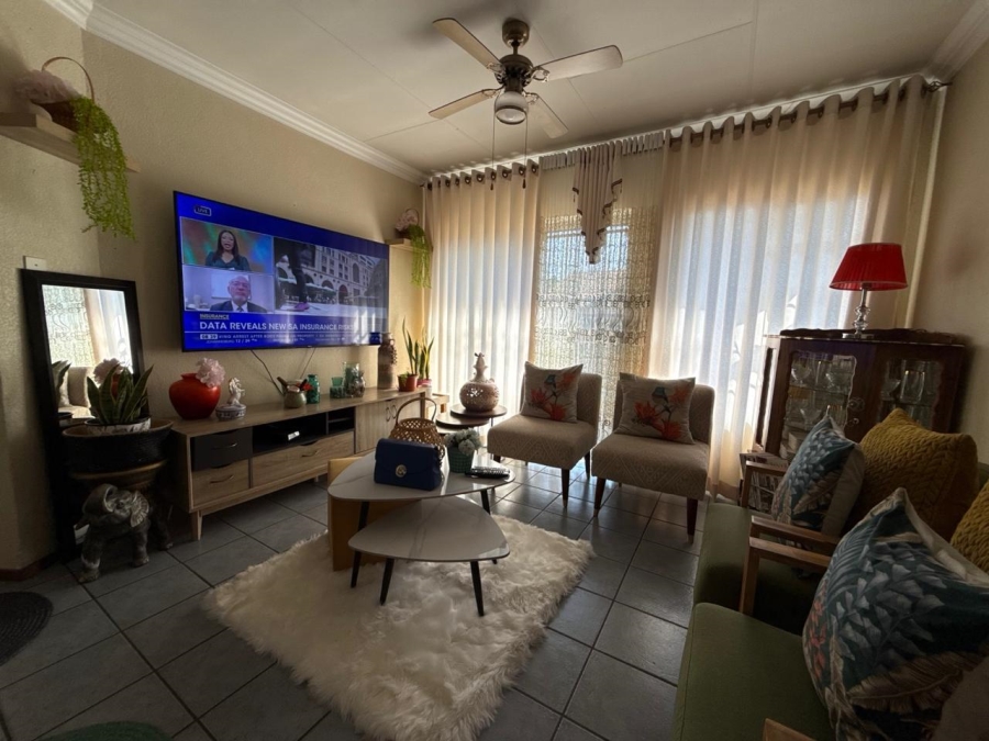 2 Bedroom Property for Sale in Safari Gardens North West